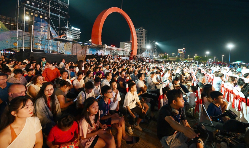 Khai mạc Festival du lịch biển Cửa L&ograve; - Ảnh 1.