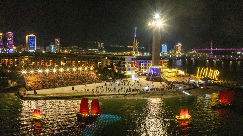 Tổ hợp giải tr&iacute; ẩm thực VUI-Fest Ha Long h&uacute;t kh&aacute;ch ngay trong tối khai trường - Ảnh 4.