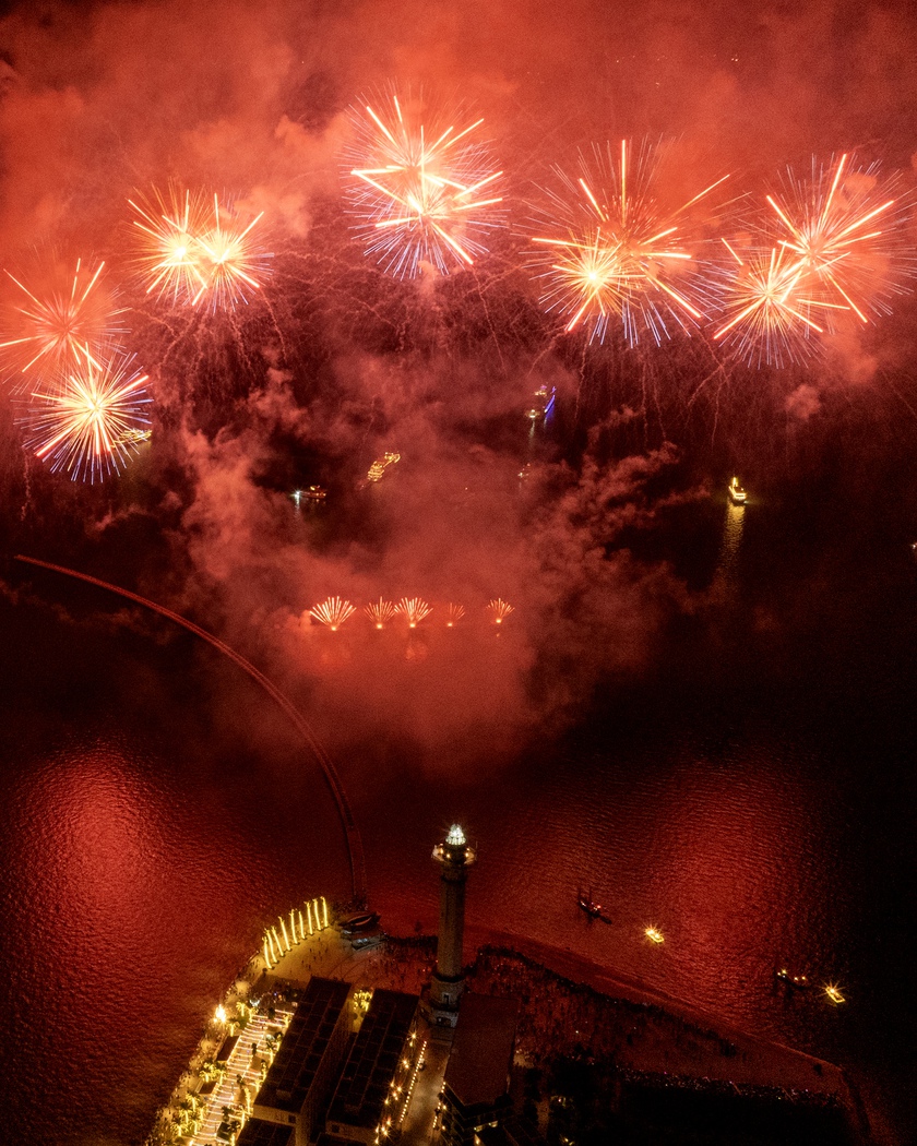 Tổ hợp giải tr&iacute; ẩm thực VUI-Fest Ha Long h&uacute;t kh&aacute;ch ngay trong tối khai trường - Ảnh 8.