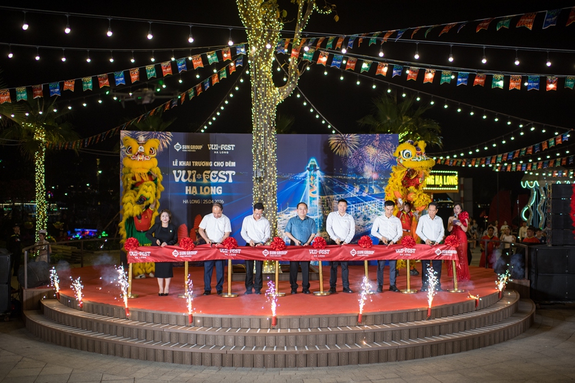 Tổ hợp giải tr&iacute; ẩm thực VUI-Fest Ha Long h&uacute;t kh&aacute;ch ngay trong tối khai trường - Ảnh 2.