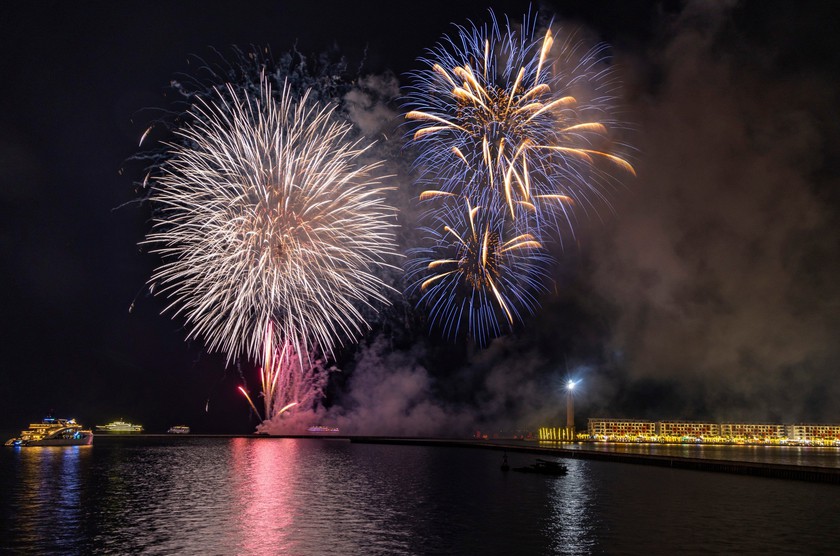 Tổ hợp giải tr&iacute; ẩm thực VUI-Fest Ha Long h&uacute;t kh&aacute;ch ngay trong tối khai trường - Ảnh 9.