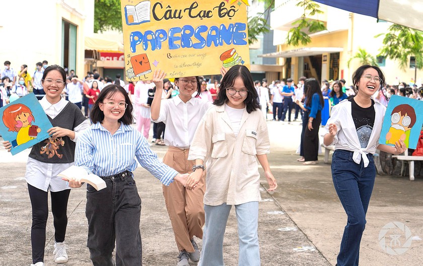 Nguyện vọng v&agrave;o lớp 10: Dự b&aacute;o sự "đổi chiều" của điểm chuẩn - Ảnh 1.