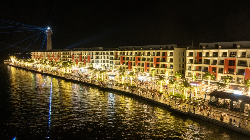 Quảng Ninh đ&oacute;n kh&aacute;ch du lịch kỷ lục hứa hẹn một m&ugrave;a h&egrave; bội thu - Ảnh 7.