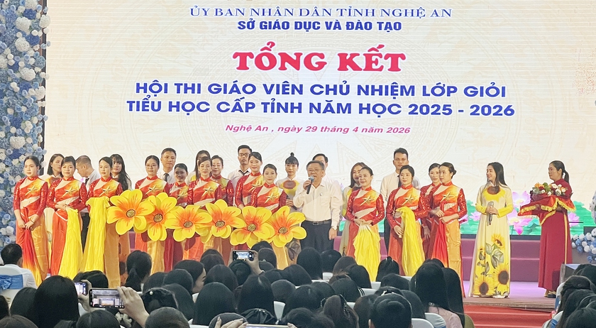 Nghệ An khen thưởng 76 gi&aacute;o vi&ecirc;n chủ nhiệm bậc tiểu học đạt th&agrave;nh t&iacute;ch xuất sắc - Ảnh 1.