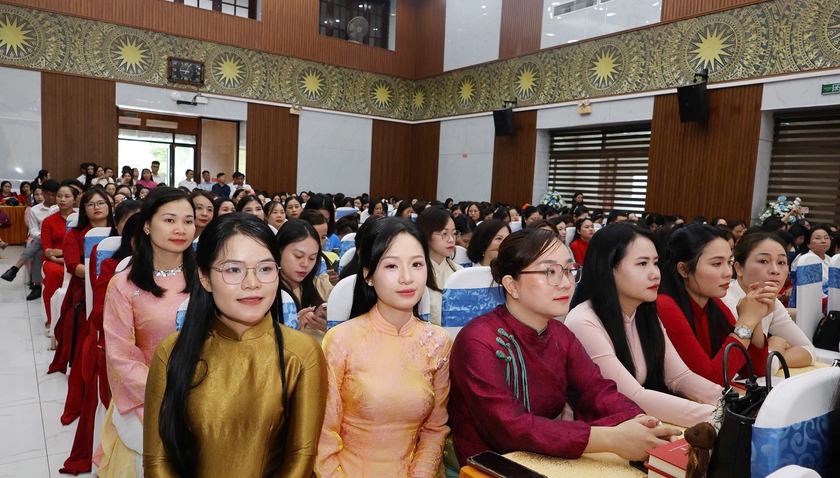 Nghệ An khen thưởng 76 gi&aacute;o vi&ecirc;n chủ nhiệm bậc tiểu học đạt th&agrave;nh t&iacute;ch xuất sắc - Ảnh 6.