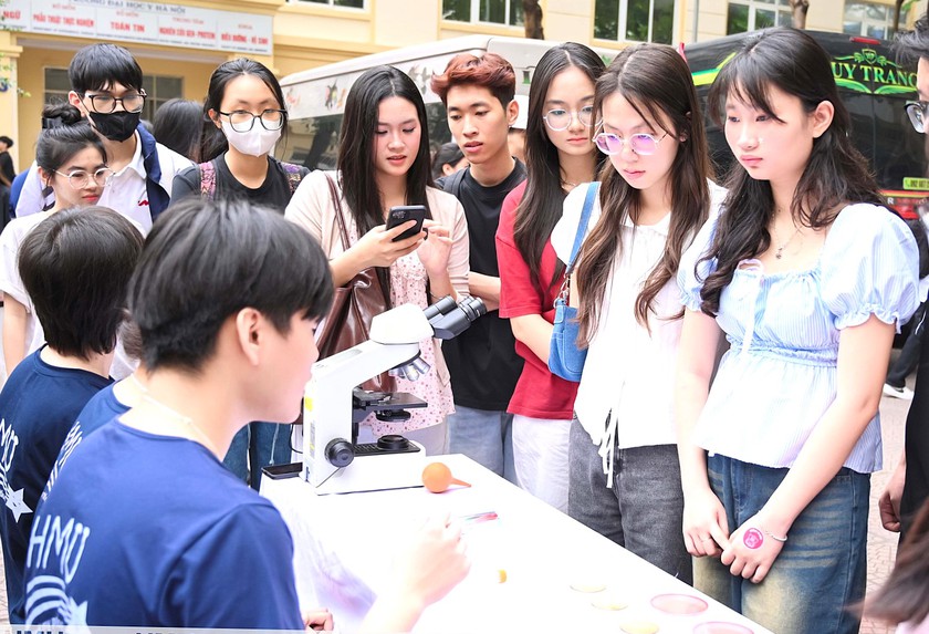 Siết điều kiện tuyển thẳng giải thưởng khoa học kỹ thuật, nh&igrave;n từ quy định mới của Trường Đại học Y H&agrave; Nội - Ảnh 1.