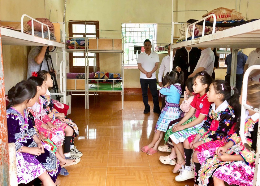 Hội Khuyến học tỉnh L&agrave;o Cai tiếp đo&agrave;n c&ocirc;ng t&aacute;c của Quỹ Hỗ trợ gi&aacute;o dục quốc tế Canada - Ảnh 2.