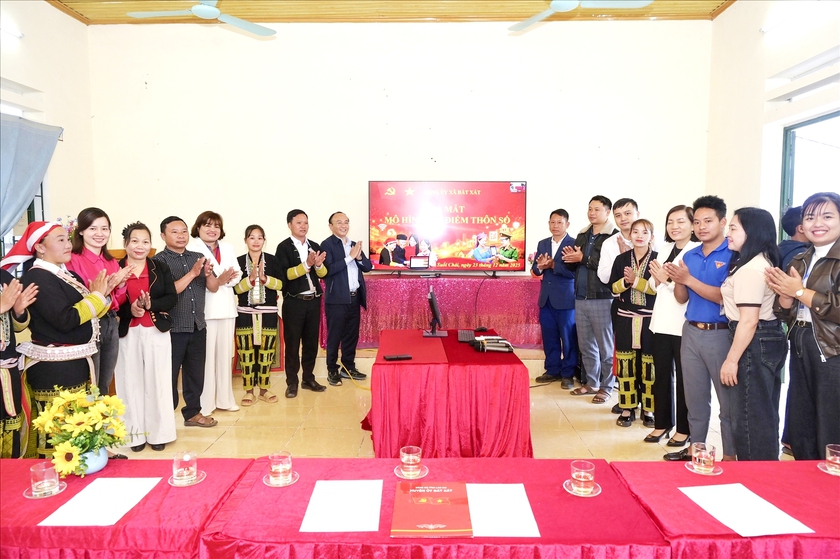 "Th&ocirc;n số" đưa dịch vụ c&ocirc;ng đến nh&agrave; d&acirc;n ở v&ugrave;ng cao B&aacute;t X&aacute;t  - Ảnh 1.