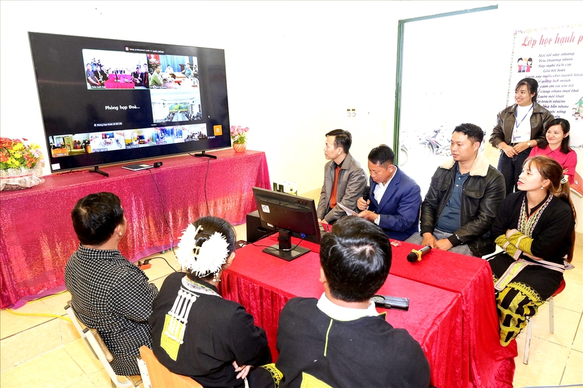 "Th&ocirc;n số" đưa dịch vụ c&ocirc;ng đến nh&agrave; d&acirc;n ở v&ugrave;ng cao B&aacute;t X&aacute;t  - Ảnh 3.