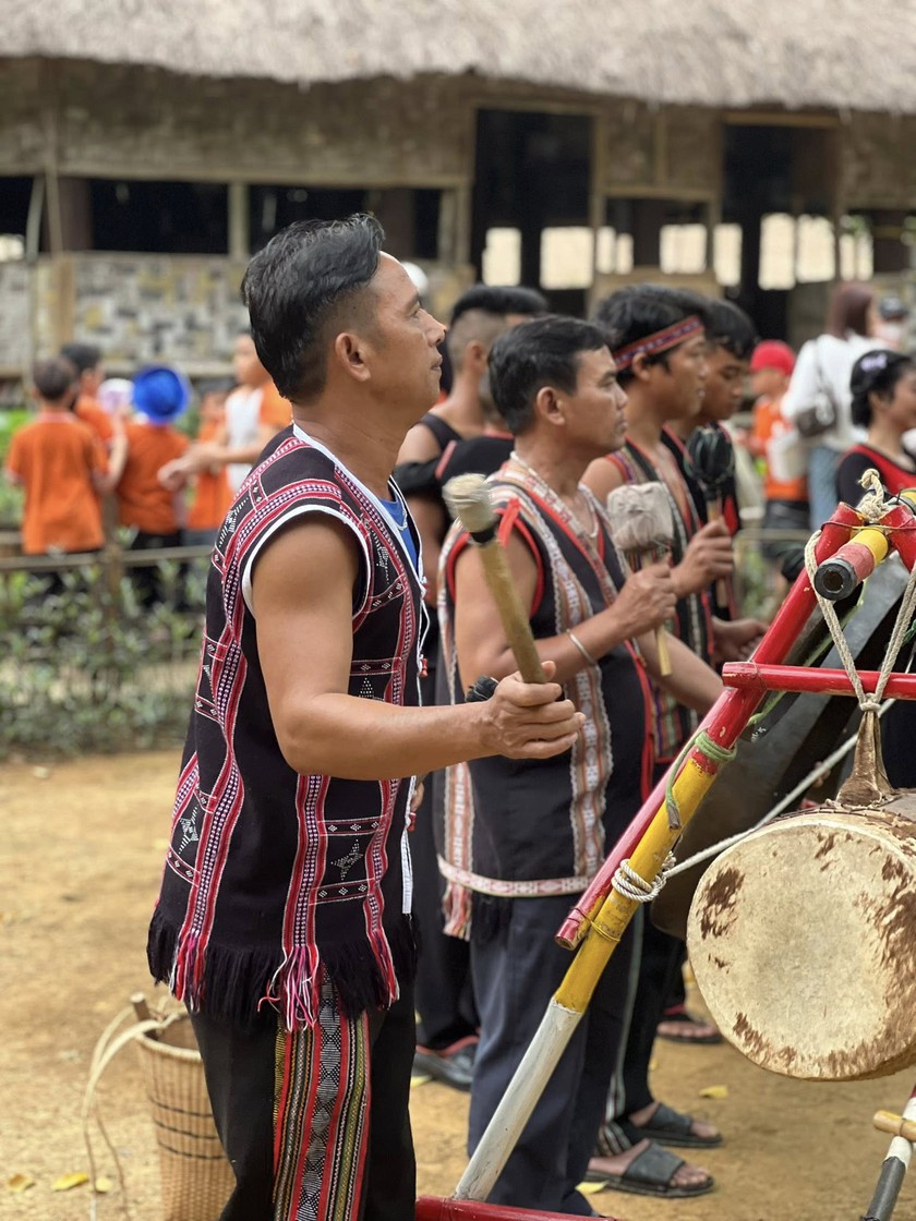 Th&aacute;ng 4: Nhiều hoạt động mới tại L&agrave;ng Văn h&oacute;a  - Ảnh 2.