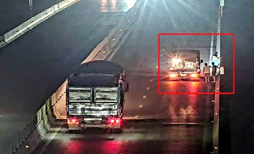 Trích xuất camera xác định 3 người đi bộ trên đường cao tốc ban đêm - Ảnh 1.