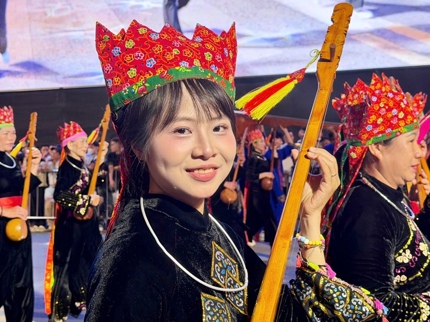 H&agrave;ng vạn kh&aacute;n giả "ch&aacute;y hết m&igrave;nh" c&ugrave;ng Carnaval Hạ Long 2026 - Ảnh 12.