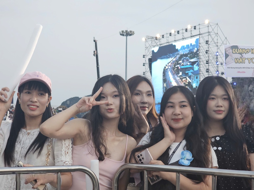H&agrave;ng vạn kh&aacute;n giả "ch&aacute;y hết m&igrave;nh" c&ugrave;ng Carnaval Hạ Long 2026 - Ảnh 6.