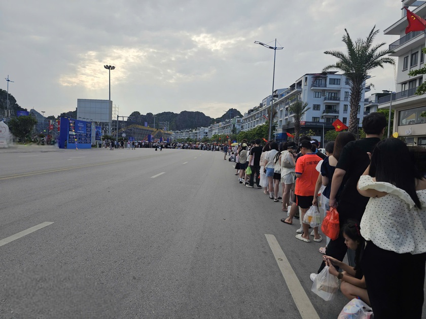 H&agrave;ng vạn kh&aacute;n giả "ch&aacute;y hết m&igrave;nh" c&ugrave;ng Carnaval Hạ Long 2026 - Ảnh 15.