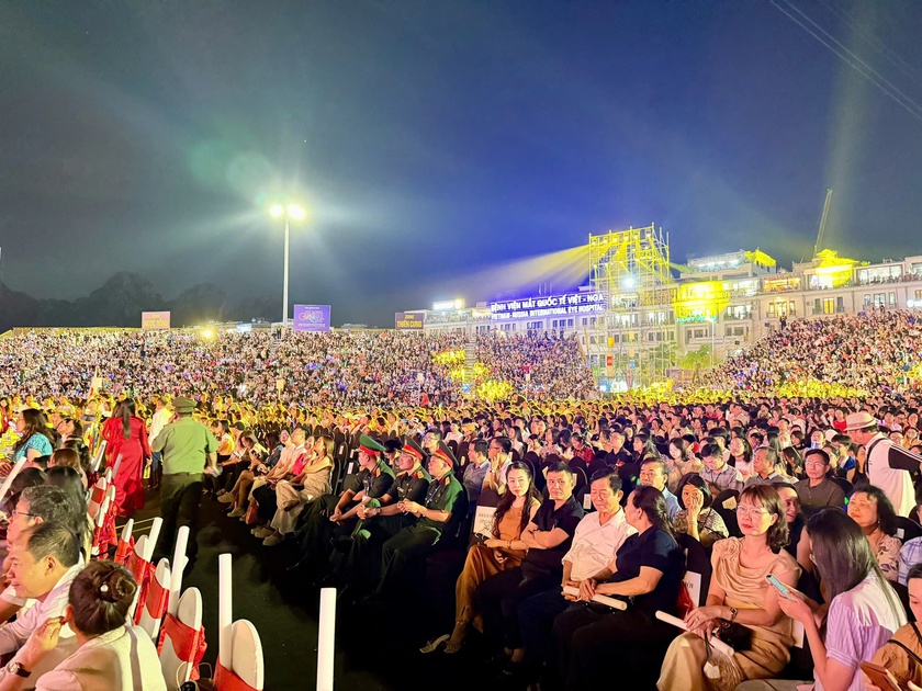 H&agrave;ng vạn kh&aacute;n giả "ch&aacute;y hết m&igrave;nh" c&ugrave;ng Carnaval Hạ Long 2026 - Ảnh 3.