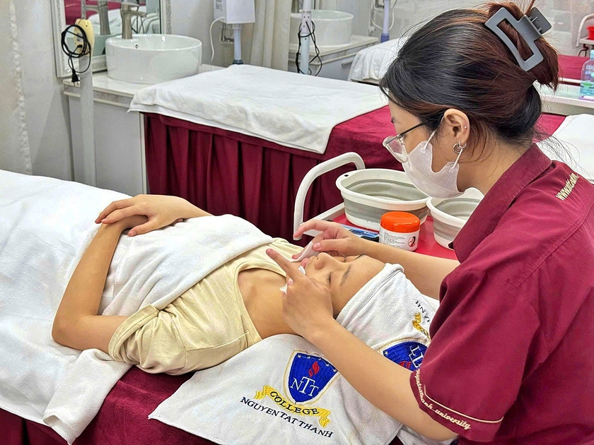 Trường Trung cấp Nguyễn Tất Th&agrave;nh định hướng học nghề sau lớp 9 từ xu hướng gi&aacute;o dục thực tiễn - Ảnh 4.