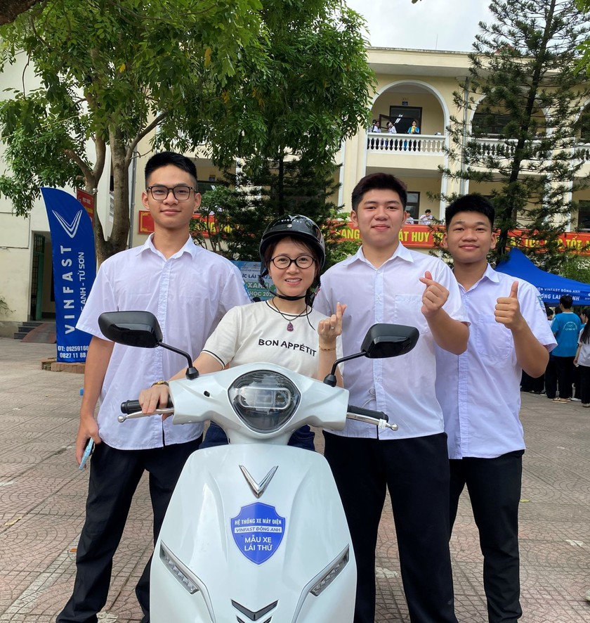 Học sinh Bắc Ninh th&iacute;ch th&uacute; &ldquo;thử tận tay&rdquo; d&agrave;n xe điện VinFast tại &ldquo;Phủ xanh trường học 2026&rdquo; - Ảnh 5.
