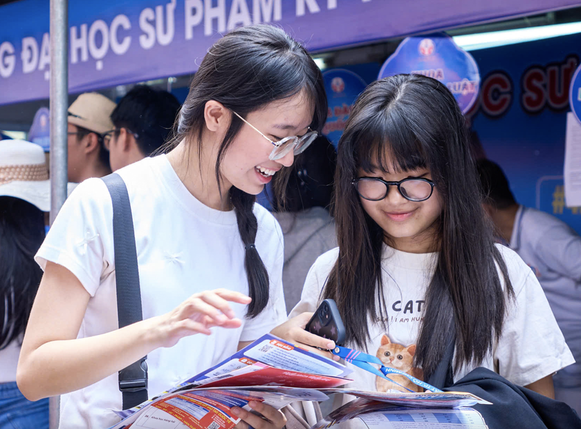 Tuyển sinh đại học 2026: H&agrave;ng loạt trường đại học ở H&agrave; Nội bắt đầu nhận hồ sơ x&eacute;t tuyển - Ảnh 1.
