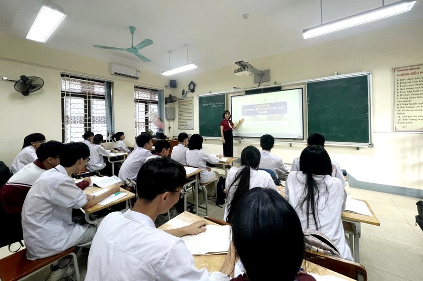 Thầy, tr&ograve; v&ugrave;ng cao L&agrave;o Cai tăng tốc, linh hoạt &ocirc;n tập, n&acirc;ng cao chất lượng thi tốt nghiệp THPT ở v&ugrave;ng kh&oacute; - Ảnh 9.