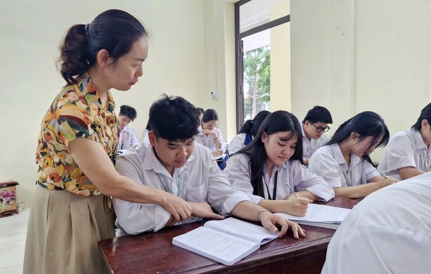 Thầy, tr&ograve; v&ugrave;ng cao L&agrave;o Cai tăng tốc, linh hoạt &ocirc;n tập, n&acirc;ng cao chất lượng thi tốt nghiệp THPT ở v&ugrave;ng kh&oacute; - Ảnh 2.