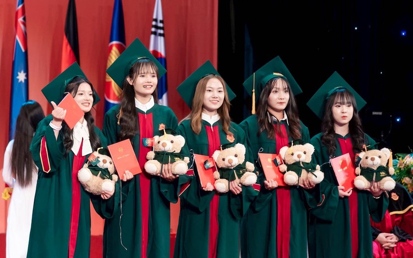 Mức học ph&iacute; dự kiến cho kh&oacute;a tuyển sinh năm 2026 của Trường Đại học Kinh tế - Ảnh 1.