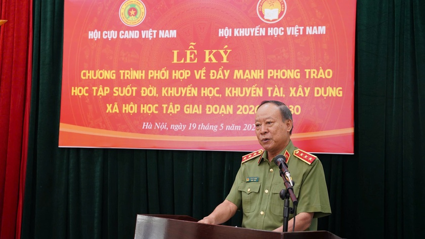 Hội Khuyến học Việt Nam và Hội Cựu Công an Nhân dân Việt Nam phối hợp thúc đẩy phong trào học tập suốt đời - Ảnh 2.