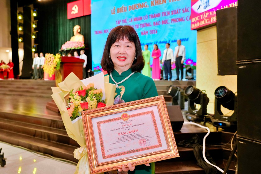 Khen thưởng 358 tập thể, c&aacute; nh&acirc;n điển h&igrave;nh học tập, l&agrave;m theo tư tưởng, đạo đức, phong c&aacute;ch Hồ Ch&iacute; Minh  - Ảnh 4.