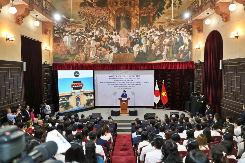 Thủ tướng Nhật Bản Takaichi Sanae ph&aacute;t biểu ch&iacute;nh s&aacute;ch tại Đại học Quốc gia H&agrave; Nội - Ảnh 3.