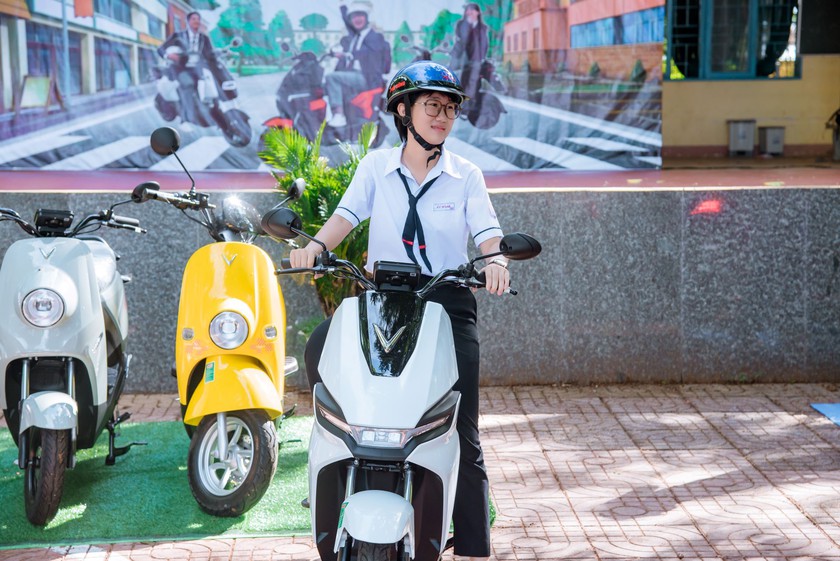 VinFast Flazz v&agrave; ZGoo: Gọn nhẹ cho học sinh, c&ocirc;ng nghệ vượt tầm, chạy &ecirc;m m&agrave; si&ecirc;u tiết kiệm - Ảnh 1.