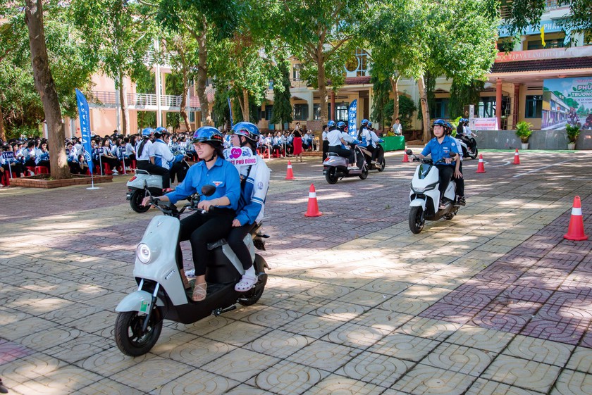 VinFast Flazz v&agrave; ZGoo: Gọn nhẹ cho học sinh, c&ocirc;ng nghệ vượt tầm, chạy &ecirc;m m&agrave; si&ecirc;u tiết kiệm - Ảnh 3.