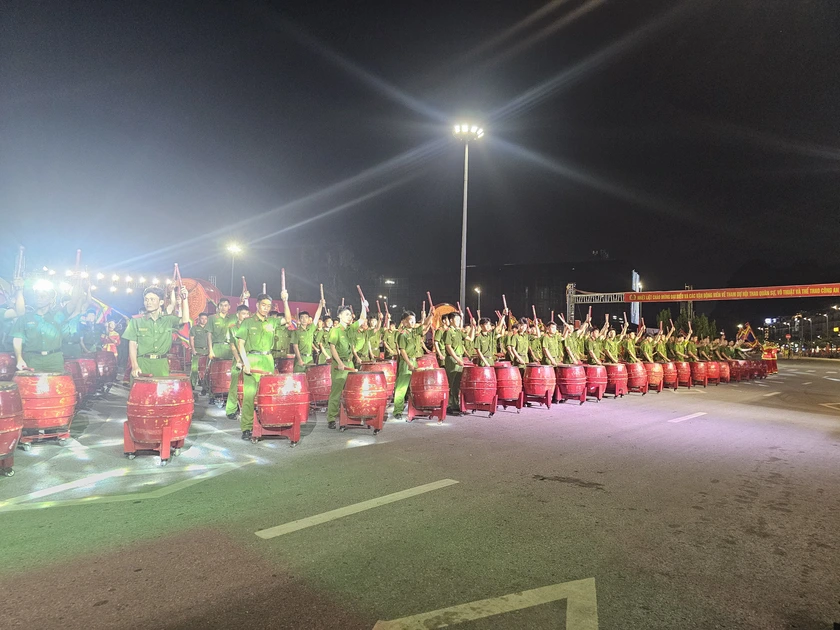 Ấn tượng đ&ecirc;m khai mạc Hội thao Qu&acirc;n sự, v&otilde; thuật v&agrave; thể thao C&ocirc;ng an nh&acirc;n d&acirc;n năm 2026 - Khu vực I - Ảnh 1.