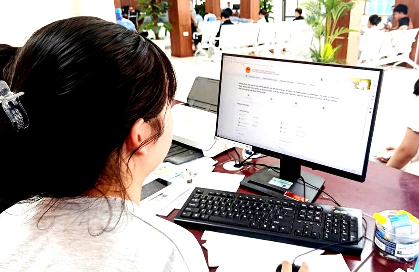 Học sinh v&ugrave;ng cao B&aacute;t X&aacute;t nộp hồ sơ x&eacute;t tuyển trực tuyến v&agrave;o c&aacute;c trường đại học, cao đẳng - Ảnh 5.