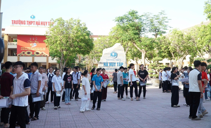 Hơn 49.000 th&iacute; sinh ở Nghệ An thi l&ecirc;n lớp 10 - Ảnh 1.