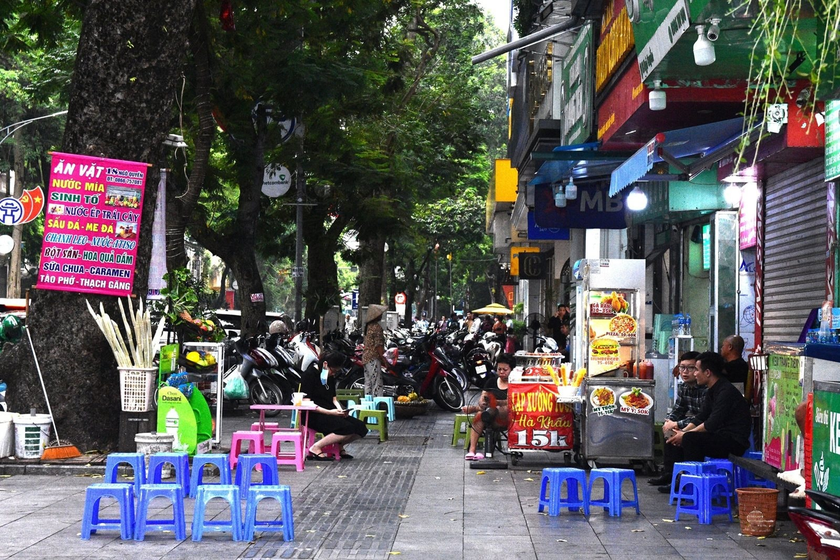 Cho thu&ecirc; vỉa h&egrave; để kinh doanh: Tạo sinh kế cho người d&acirc;n v&agrave; giữ n&eacute;t đặc trưng đ&ocirc; thị- Ảnh 1.