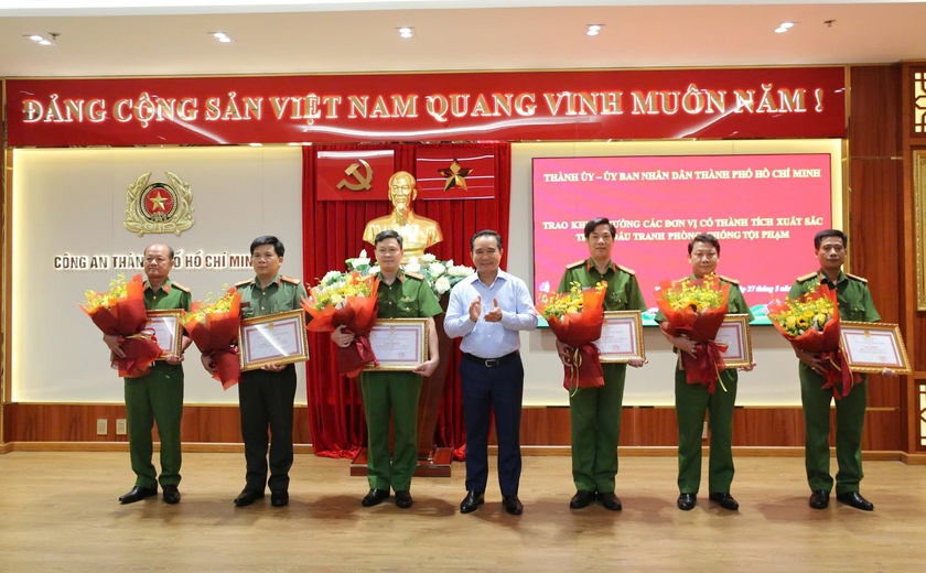 Thành phố Hồ Chí Minh khen thưởng Ban chuyên án phá vụ 2 đối tượng người nước ngoài gây án - Ảnh 4.