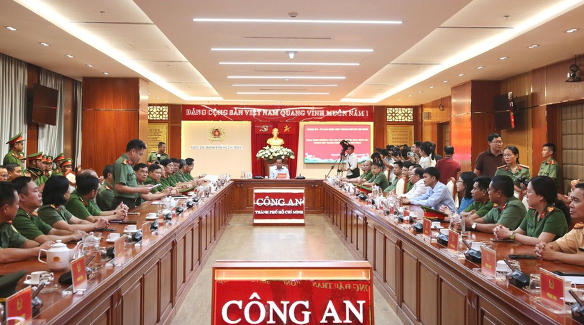 Thành phố Hồ Chí Minh khen thưởng Ban chuyên án phá vụ 2 đối tượng người nước ngoài gây án - Ảnh 2.