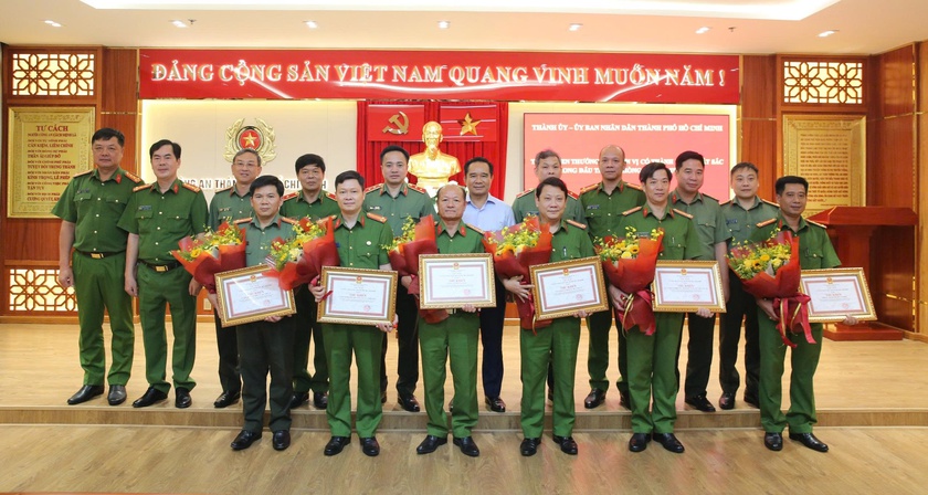 Thành phố Hồ Chí Minh khen thưởng Ban chuyên án phá vụ 2 đối tượng người nước ngoài gây án - Ảnh 5.