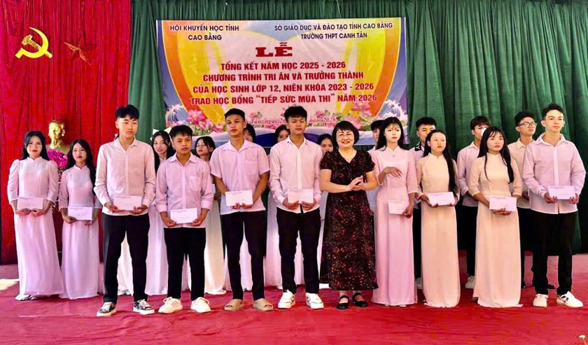 Hội Khuyến học tỉnh Cao Bằng trao 100 suất học bổng "Tiếp sức m&ugrave;a thi tốt nghiệp trung học phổ th&ocirc;ng" năm 2026 - Ảnh 3.