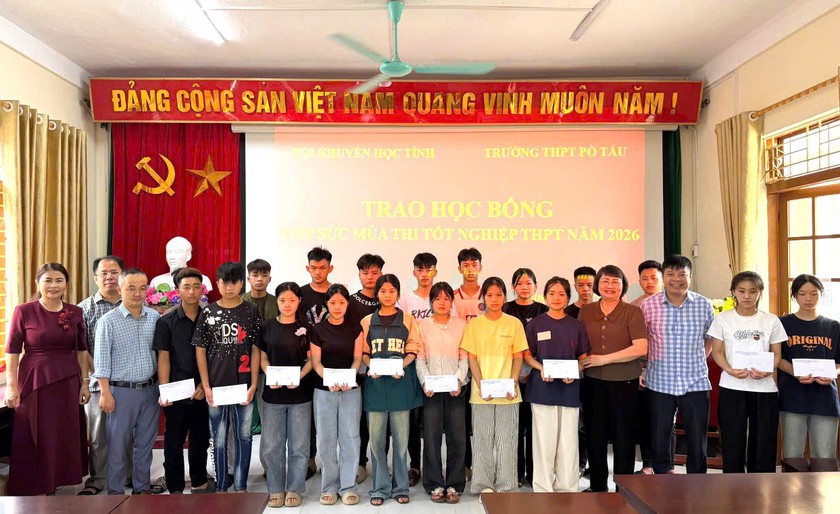Hội Khuyến học tỉnh Cao Bằng trao 100 suất học bổng "Tiếp sức m&ugrave;a thi tốt nghiệp trung học phổ th&ocirc;ng" năm 2026 - Ảnh 1.