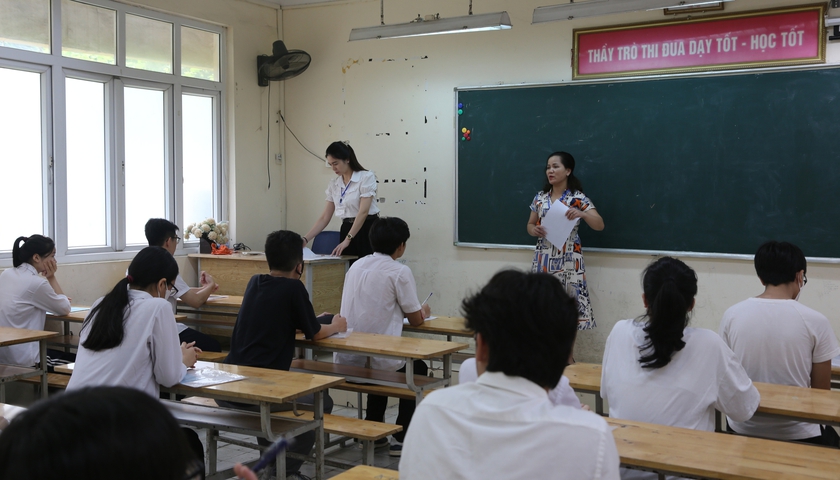 S&aacute;ng 29/5, th&iacute; sinh H&agrave; Nội l&agrave;m thủ tục dự thi v&agrave;o lớp 10 - Ảnh 1.