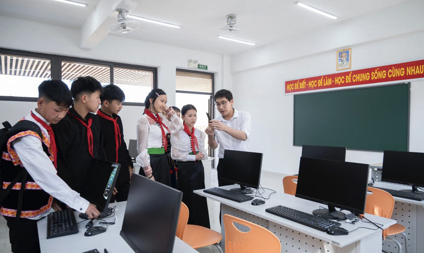 Ban h&agrave;nh ch&iacute;nh s&aacute;ch mới cho học sinh trường phổ th&ocirc;ng nội tr&uacute; - Ảnh 1.