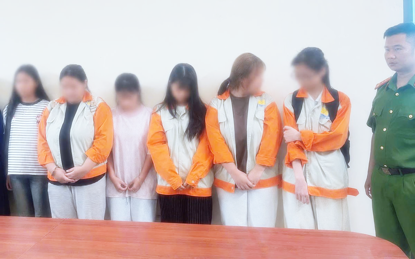 Y&ecirc;u cầu c&ocirc;ng khai số điện thoại của hiệu trưởng để ph&ograve;ng chống bạo lực học đường - Ảnh 1.