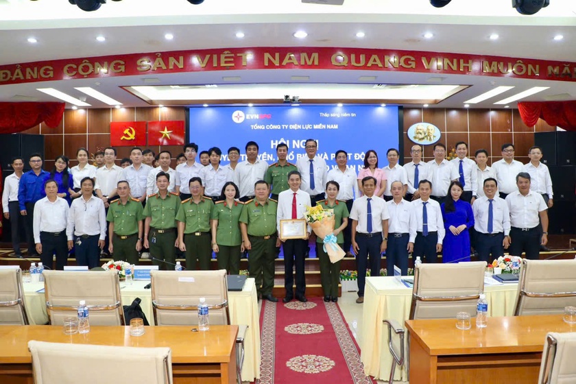 Hội nghị ph&aacute;t động phong tr&agrave;o to&agrave;n d&acirc;n bảo vệ an ninh Tổ quốc giai đoạn 2026-2028 - Ảnh 1.