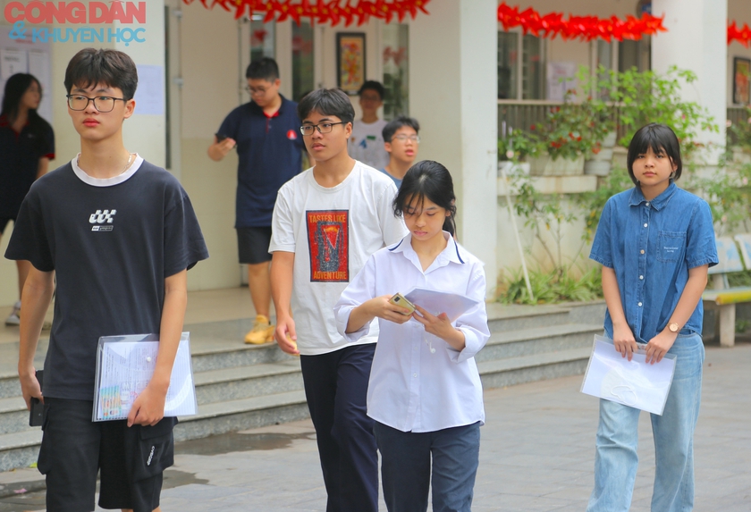 Một th&iacute; sinh vi phạm quy chế trong buổi thi Ngữ văn v&agrave;o lớp 10 H&agrave; Nội - Ảnh 1.