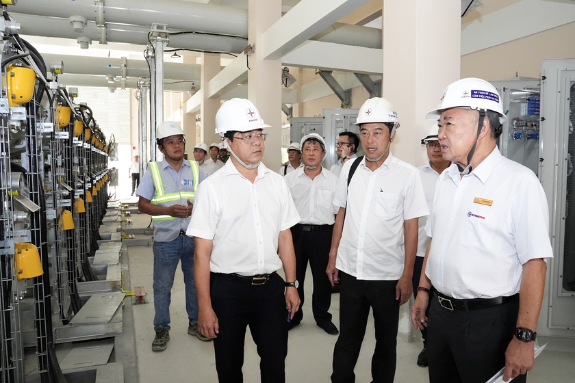 EVNHCMC v&agrave; &Ocirc;ng Phạm Quốc Bảo - Chủ tịch HĐTV được vinh danh tại Lễ biểu dương th&agrave;nh tựu v&igrave; Việt Nam số 2026 - Ảnh 3.
