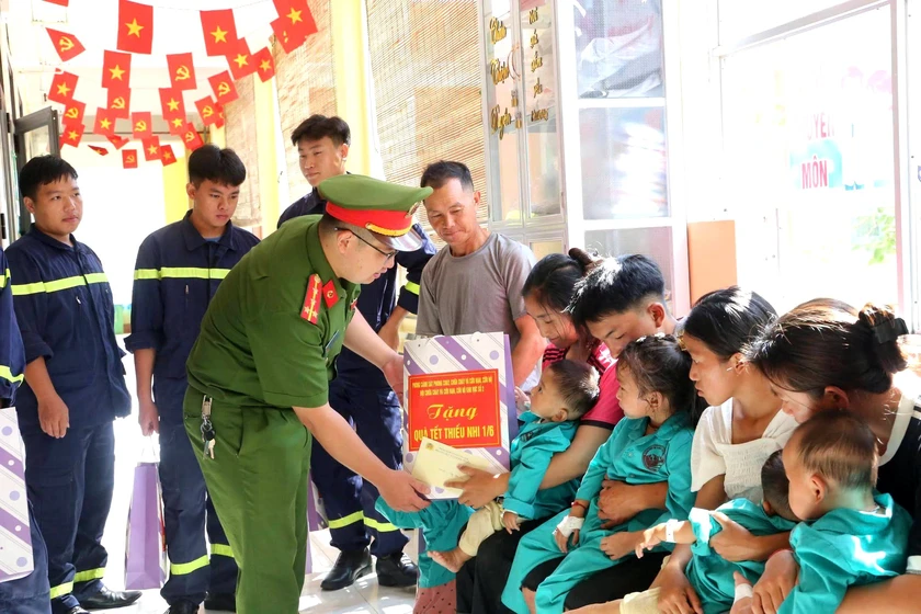 Trẻ em L&agrave;o Cai vui ng&agrave;y "Quốc tế thiếu nhi" 1-6 - Ảnh 3.