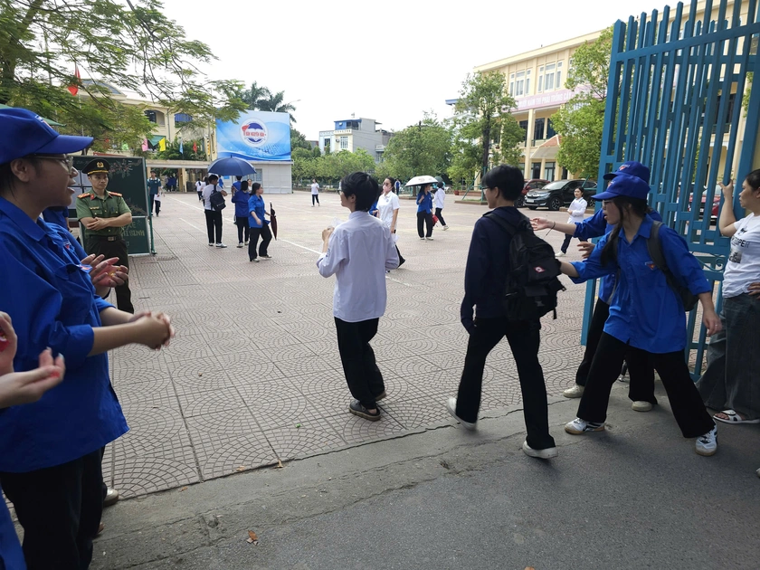 Hơn 61.700 th&iacute; sinh Hải Ph&ograve;ng bước v&agrave;o kỳ thi v&agrave;o 10 với m&ocirc;n thi đầu ti&ecirc;n - Ảnh 2.