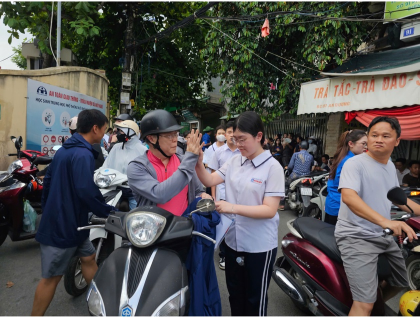 Hơn 61.700 th&iacute; sinh Hải Ph&ograve;ng bước v&agrave;o kỳ thi v&agrave;o 10 với m&ocirc;n thi đầu ti&ecirc;n - Ảnh 4.