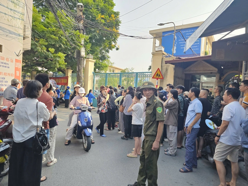 Đề thi v&agrave;o lớp 10 m&ocirc;n ngoại ngữ tại Hải Ph&ograve;ng được đ&aacute;nh gi&aacute; vừa sức với học sinh - Ảnh 1.