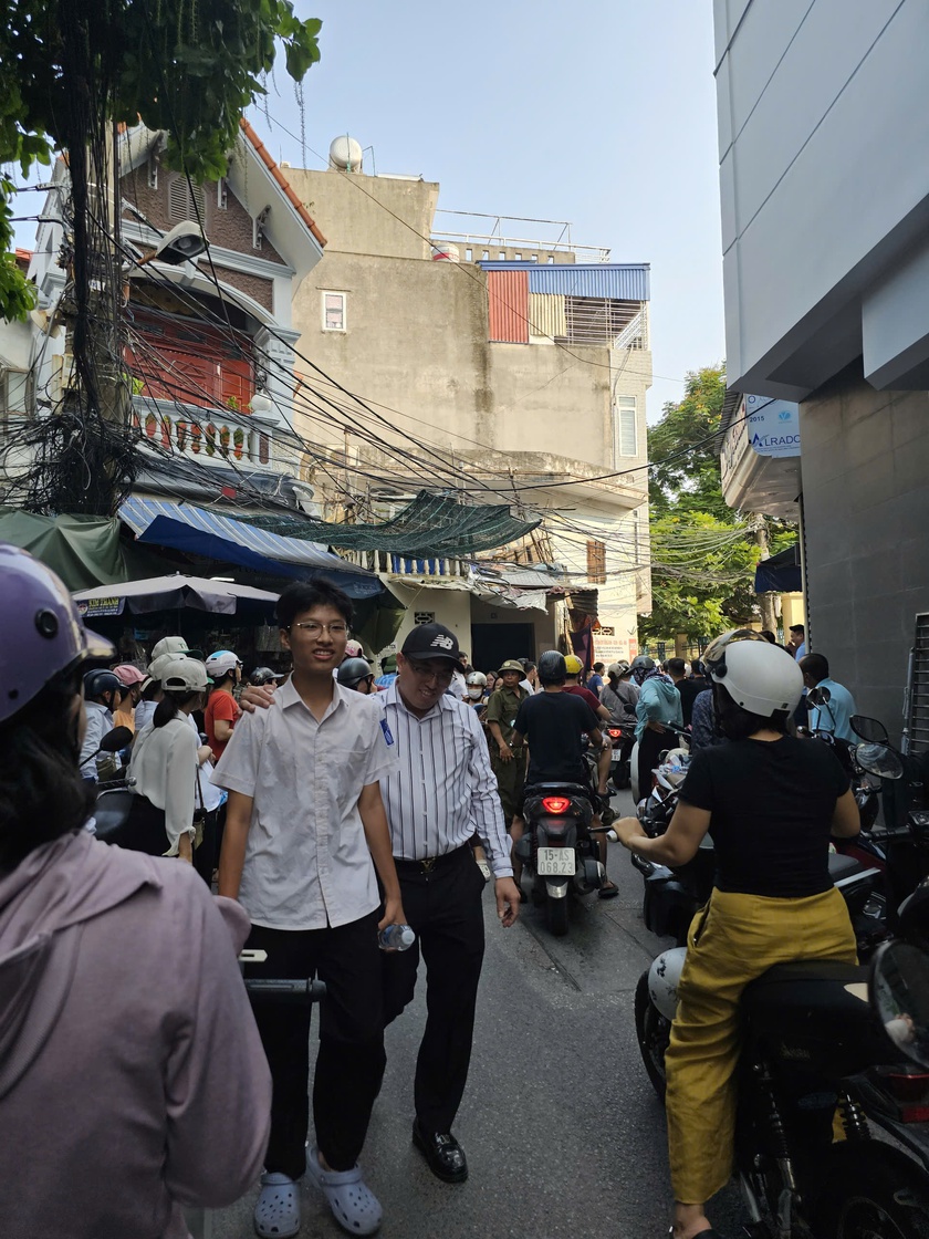 Đề thi v&agrave;o lớp 10 m&ocirc;n ngoại ngữ tại Hải Ph&ograve;ng được đ&aacute;nh gi&aacute; vừa sức với học sinh - Ảnh 6.
